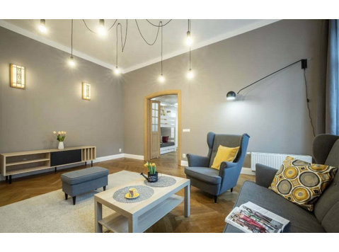 High standard 3 rooms apartment in elegant building - Apartments