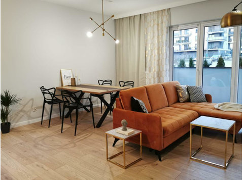 New, stylish 3 rooms in “Central Park” Orange/Golden - Leiligheter