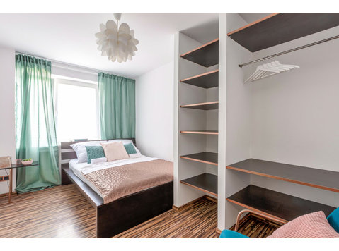 Double room by The Old Town with housekeeping - Flatshare