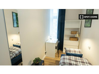 Room for rent in 12-bedroom apartment in Nadodrze, Wrocław - เพื่อให้เช่า
