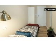 Room for rent in 12-bedroom apartment in Nadodrze, Wrocław - برای اجاره