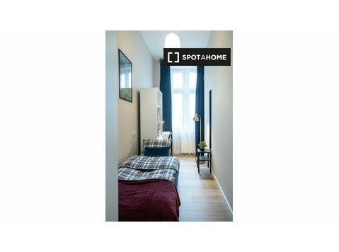 Room for rent in 12-bedroom apartment in Nadodrze, Wrocław - Cho thuê