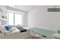 Aluga-se quarto num apartamento de 3 quartos em Szczepin,… - Aluguel