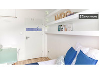 Aluga-se quarto num apartamento de 3 quartos em Szczepin,… - Aluguel