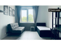 Room for rent in 3-bedroom apartment in Wrocław -  வாடகைக்கு 
