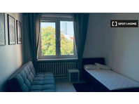 Room for rent in 3-bedroom apartment in Wrocław - Til leje