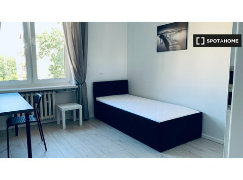 Zimmer zu vermieten in 3-Zimmer-Wohnung in Wrocław - Zu Vermieten