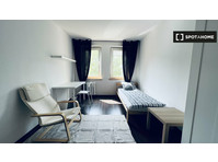 Room for rent in 3-bedroom apartment in Wrocław - Te Huur