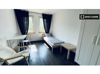 Room for rent in 3-bedroom apartment in Wrocław - Izīrē