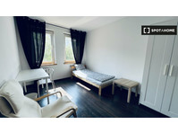 Room for rent in 3-bedroom apartment in Wrocław - Izīrē