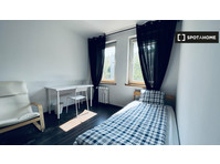 Room for rent in 3-bedroom apartment in Wrocław - 出租