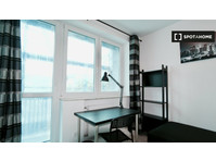Rooms  for rent in 4-bedroom apartment in Wrocław - Te Huur