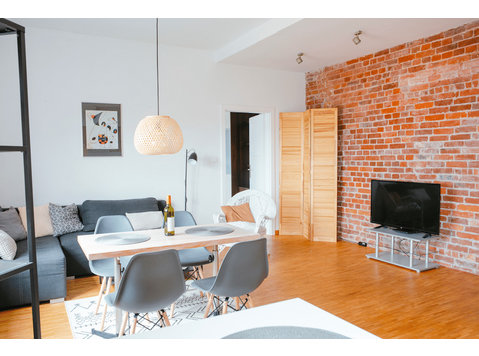 ★ Spacious, loft-style 2 room apartment in a great location… - Mieszkanie