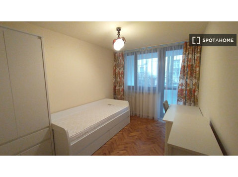 Room for rent in 4-bedroom apartment in Śródmieście, Lublin - Аренда