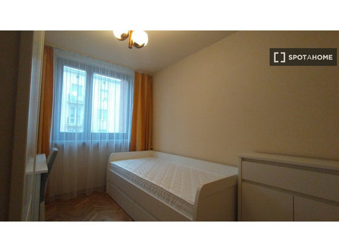 Śródmieście, Lublin'de 4 yatak odalı dairede kiralık oda - Kiralık
