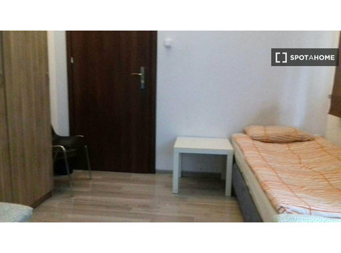 Bed for rent in 7-bedroom apartment in Warsaw - เพื่อให้เช่า
