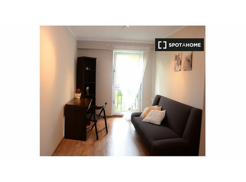 Room for rent in 4-bedroom apartment in Bielany, Warsaw - الإيجار