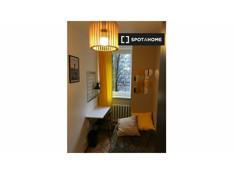 Room for rent in 4-bedroom apartment in Mirów, Warsaw - الإيجار