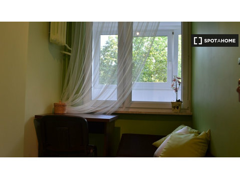 Chambre à louer dans un appartement de 4 chambres à Old… - À louer