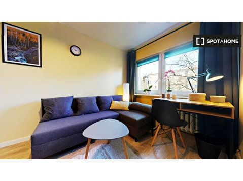Room for rent in 4-bedroom apartment in Rakowiec, Warsaw - 出租