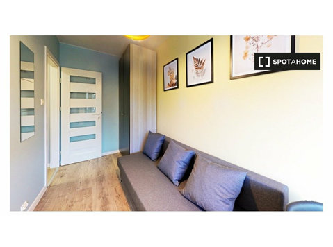 Room for rent in 4-bedroom apartment in Rakowiec, Warsaw - Til leje