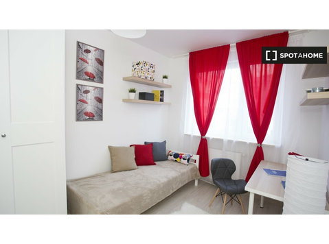 Room for rent in 4-bedroom apartment in Służewiec, Warsaw - For Rent