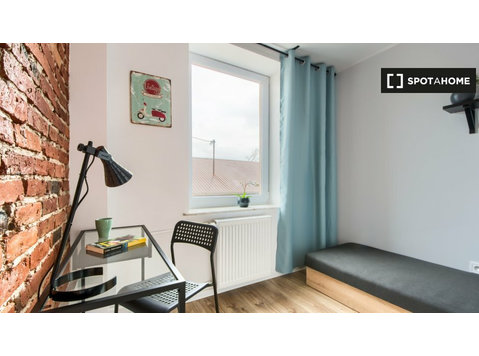 Chambre à louer dans un appartement de 4 chambres à Varsovie - À louer