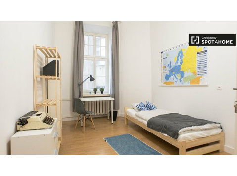 Chambre à louer dans un appartement de 5 chambres, Varsovie - À louer