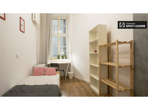 Zimmer zu vermieten in 5-Zimmer-Wohnung, Warschau - Zu Vermieten