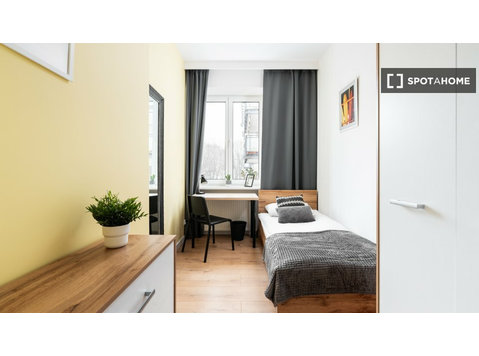 Room for rent in 5-bedroom apartment in Frascati, Warsaw - Za iznajmljivanje