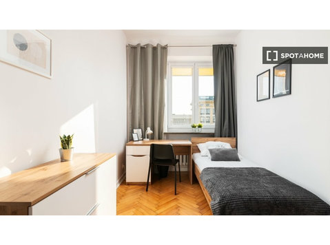 Room for rent in 5-bedroom apartment in Frascati, Warsaw - Na prenájom
