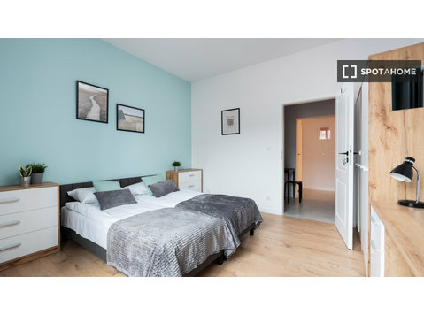 Room for rent in 5-bedroom apartment in Frascati, Warsaw - Til leje