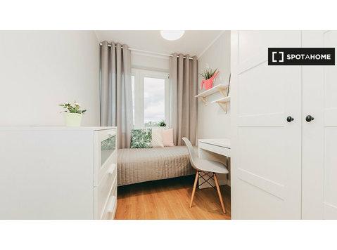 Room for rent in 5-bedroom apartment in Ksawerów, Warsaw - Na prenájom