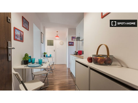 Room for rent in 5-bedroom apartment in Nowolipki, Warsaw - Te Huur