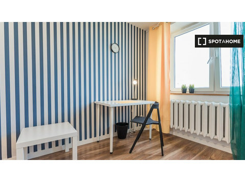Zimmer zu vermieten in 5-Zimmer-Wohnung in Nowolipki,… - Zu Vermieten