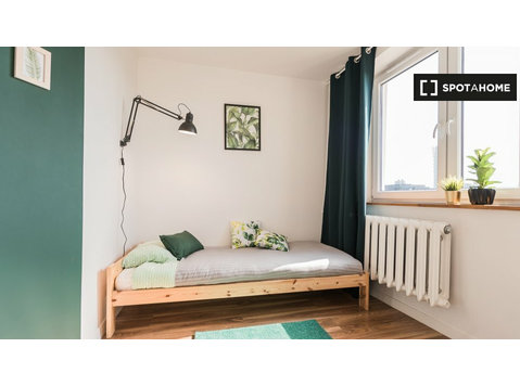 Room for rent in 5-bedroom apartment in Nowolipki, Warsaw - K pronájmu