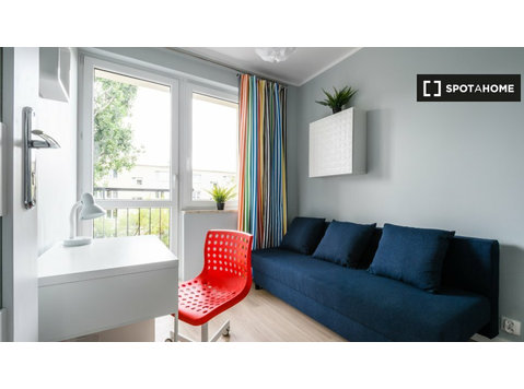 Zimmer zu vermieten in 5-Zimmer-Wohnung in Stegny, Warschau - Zu Vermieten