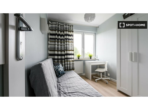 Zimmer zu vermieten in 5-Zimmer-Wohnung in Stegny, Warschau - Zu Vermieten
