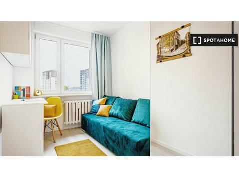 Zimmer zu vermieten in 6-Zimmer-Wohnung in Gocław, Warschau - Zu Vermieten