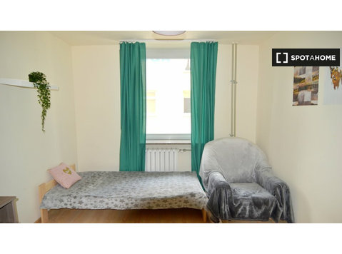 Room for rent in 6-bedroom apartment in Pelcowizna, Warsaw - השכרה