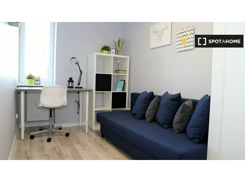 Room for rent in 6-bedroom apartment in Pelcowizna, Warsaw - 空室あり