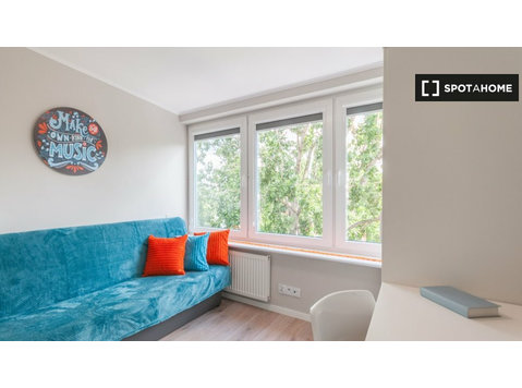 Room for rent in 6-bedroom apartment in Warsaw - Kiralık