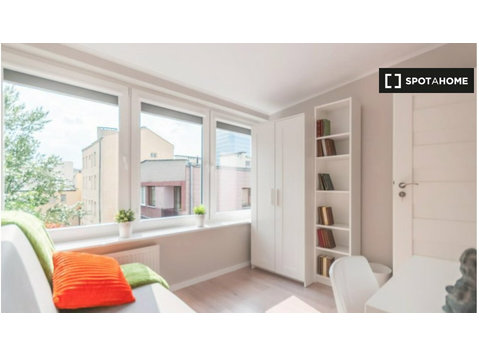 Room for rent in 6-bedroom apartment in Warsaw - เพื่อให้เช่า