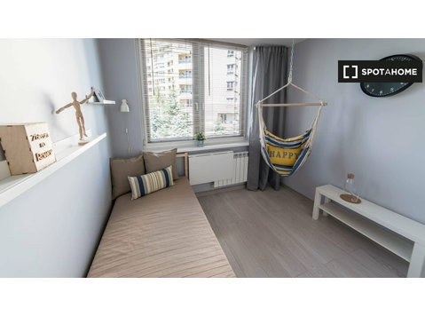 Quarto para alugar em apartamento de 6 quartos em Wyględów,… - Aluguel