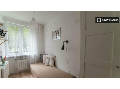 Room for rent in 7-bedroom apartment in Chomiczówka, Warsaw - For Rent