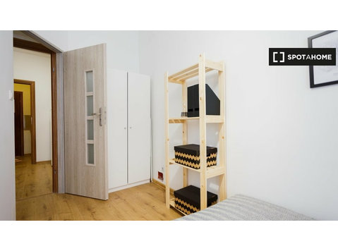 Room for rent in 7-bedroom apartment in Śródmieście, Warsaw - For Rent