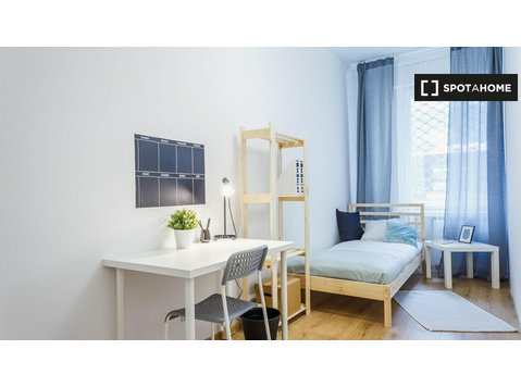 Room for rent in 7-bedroom apartment in Śródmieście, Warsaw - Til leje
