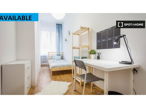 Room for rent in 7-bedroom apartment in Śródmieście, Warsaw - For Rent