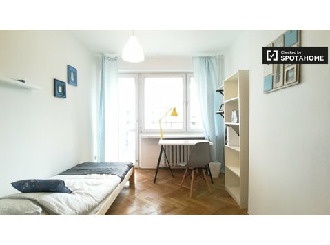 Room in 5-bedroom apartment in Śródmieście Północne, Warsaw - Disewakan