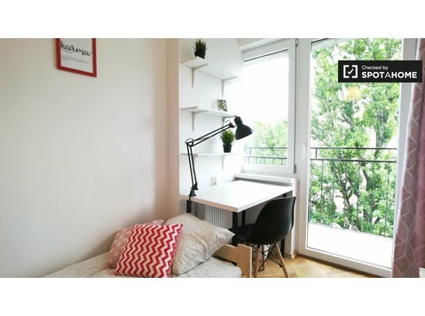 Habitación en apartamento de 5 dormitorios en Śródmieście… - Alquiler